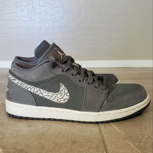 Air Jordan classic suede basketball shoes